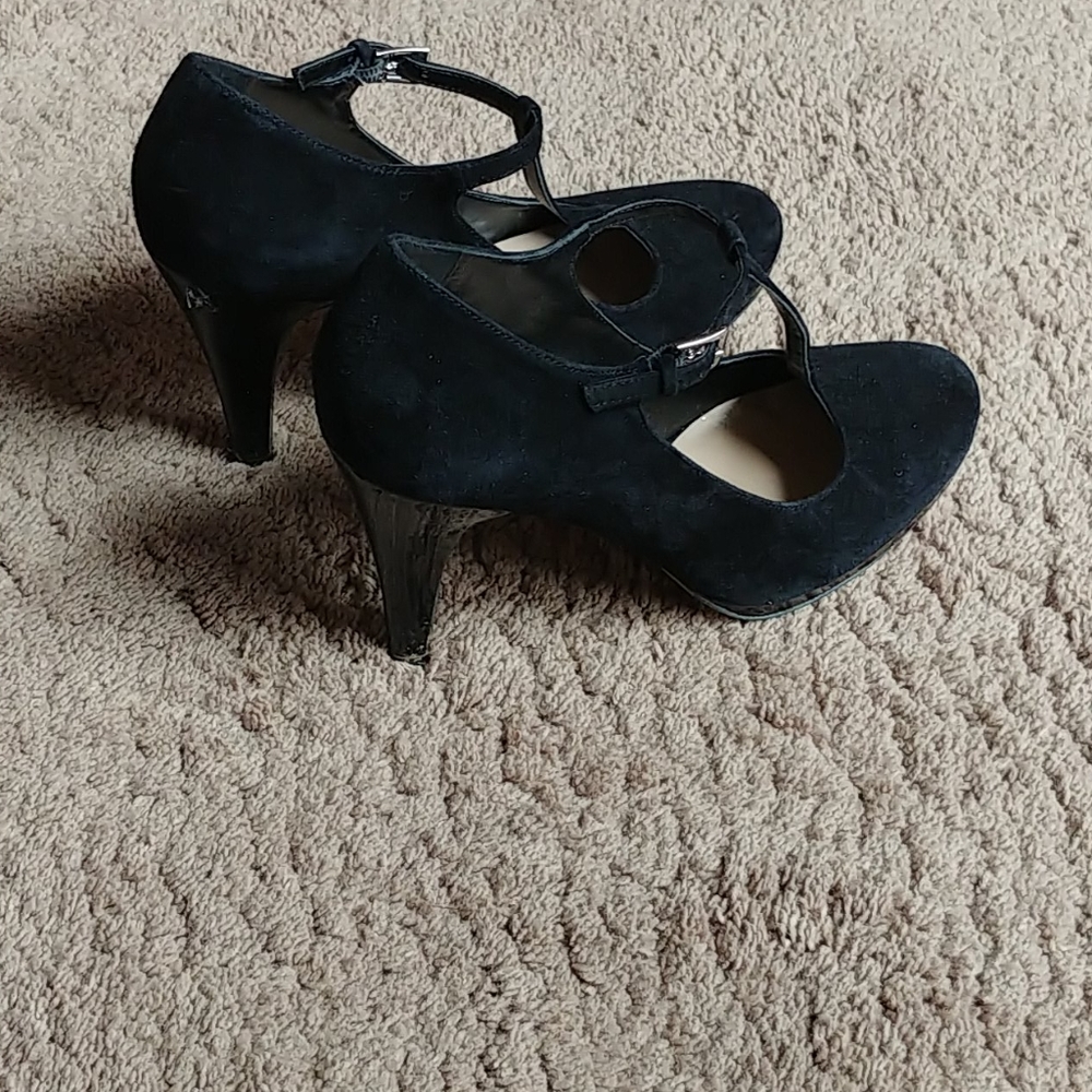 Franco Sarto Black suede T- strap heels - Picture 3 of 4